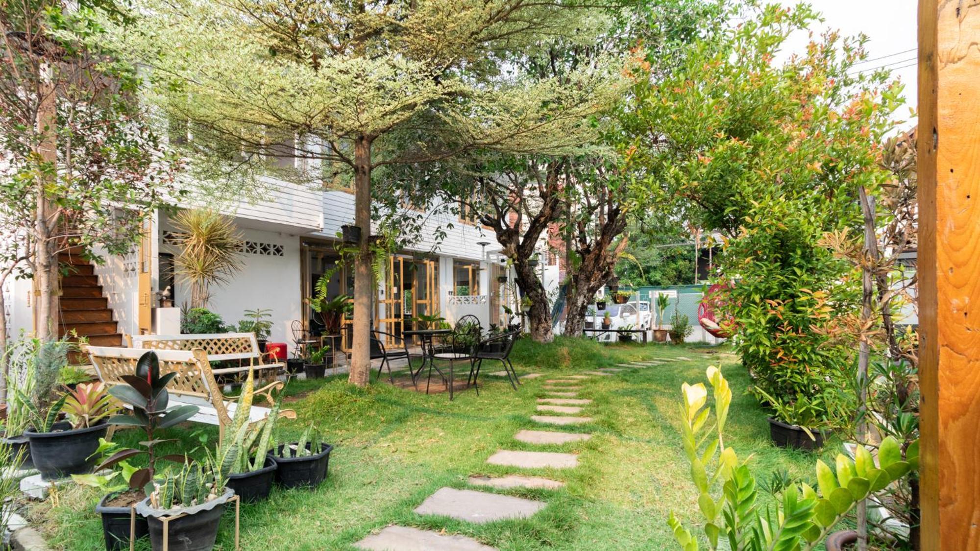 Sherva101 Home And Hostel Chiang Mai Bagian luar foto